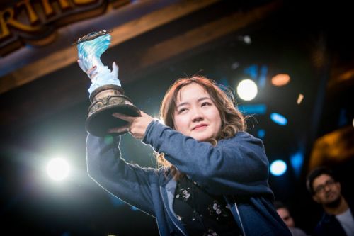 爐石傳說首位女選手奪冠 中國選手獅醬創(chuàng)造歷史！