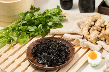 圣誕節(jié)彩色毛線圣誕樹(shù)制作方法3